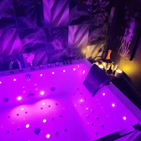 Gdansk Chmielna Prestige Home Spa Apartments With Luxury Jacuzzi And Sauna! Selected Apartments Also Feature A Massage Chair And Himalayan Salt Wall With Color Therapy Salt Forest Exterior photo
