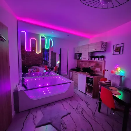 Gdansk Chmielna Prestige Home Spa Apartments With Luxury Jacuzzi And Sauna! Selected Apartments Also Feature A Massage Chair And Himalayan Salt Wall With Color Therapy Salt Forest Exterior photo