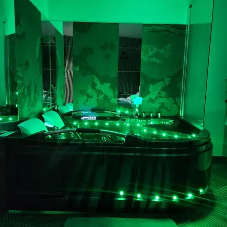 Gdansk Chmielna Prestige Home Spa Apartments With Luxury Jacuzzi And Sauna! Selected Apartments Also Feature A Massage Chair And Himalayan Salt Wall With Color Therapy Salt Forest Exterior photo