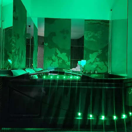Gdansk Chmielna Prestige Home Spa Apartments With Luxury Jacuzzi And Sauna! Selected Apartments Also Feature A Massage Chair And Himalayan Salt Wall With Color Therapy Salt Forest Exterior photo