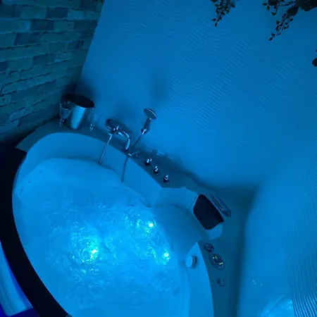 Gdansk Chmielna Prestige Home Spa Apartments With Luxury Jacuzzi And Sauna! Selected Apartments Also Feature A Massage Chair And Himalayan Salt Wall With Color Therapy Salt Forest Exterior photo