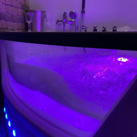Gdansk Chmielna Prestige Home Spa Apartments With Luxury Jacuzzi And Sauna! Selected Apartments Also Feature A Massage Chair And Himalayan Salt Wall With Color Therapy Salt Forest Exterior photo