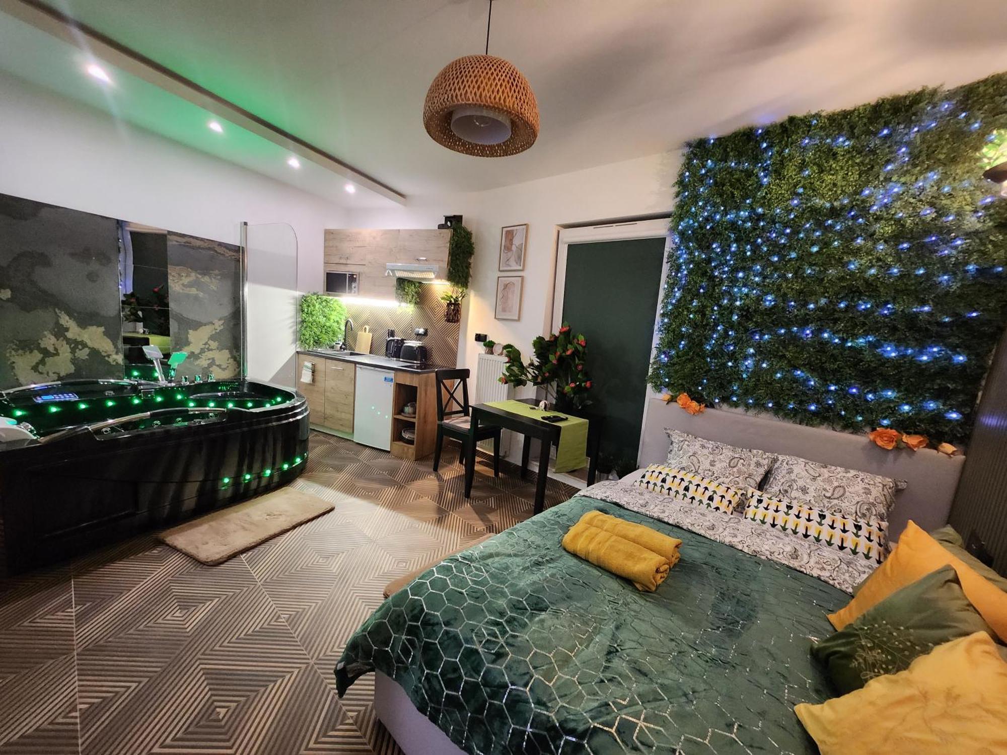 Apartment Chmielna Prestige With Luxury Jacuzzi And Sauna! Selected Also Feature A Massage Chair And Himalayan Salt With Color Therapy Salt Forest Gdansk